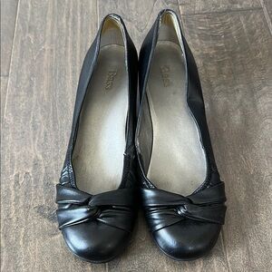 Bass Black Flats with Bow Detail